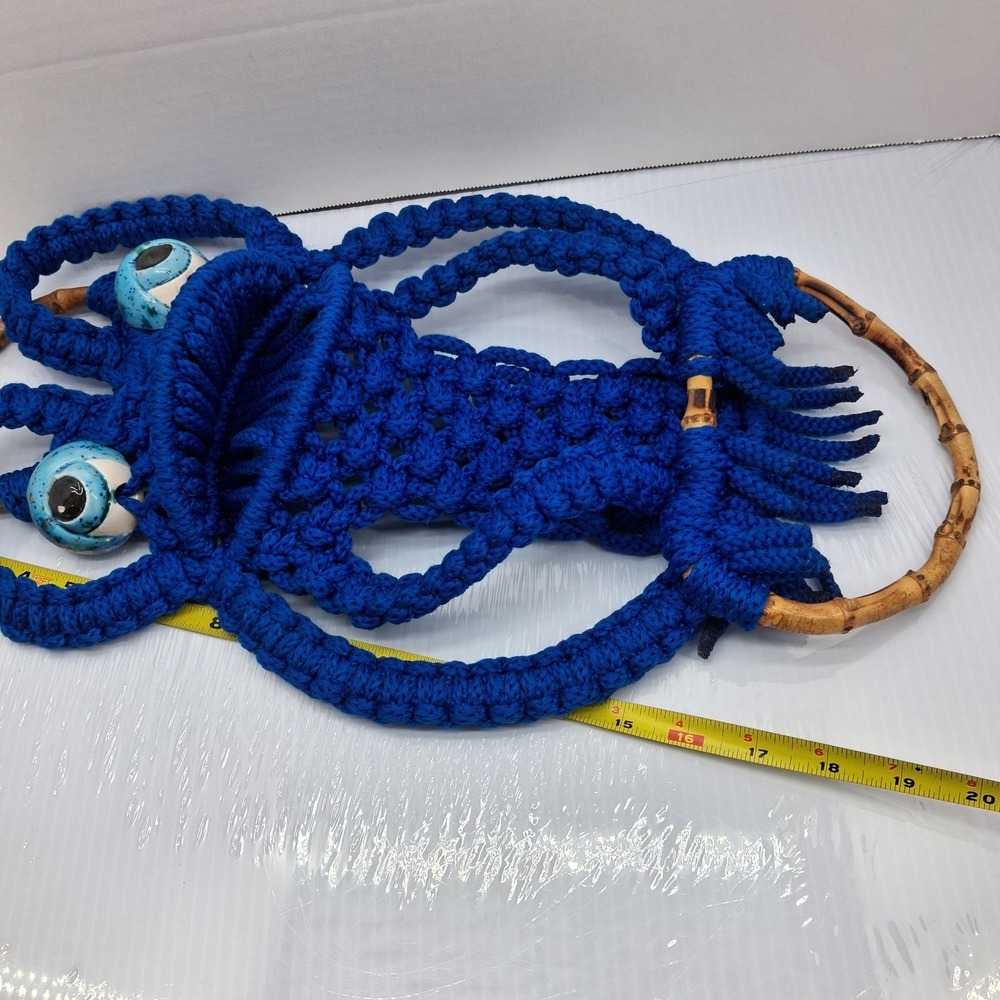 VTG 1970s Frog Macrame Blue Towel Holder Wall Hanging Rack Wood MCM Retro 20" - Picture 6 of 8